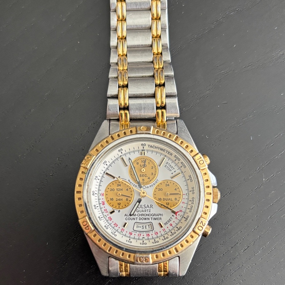VINTAGE Pulsar Gold and Silver Chronograph Watch - Picture 4 of 4